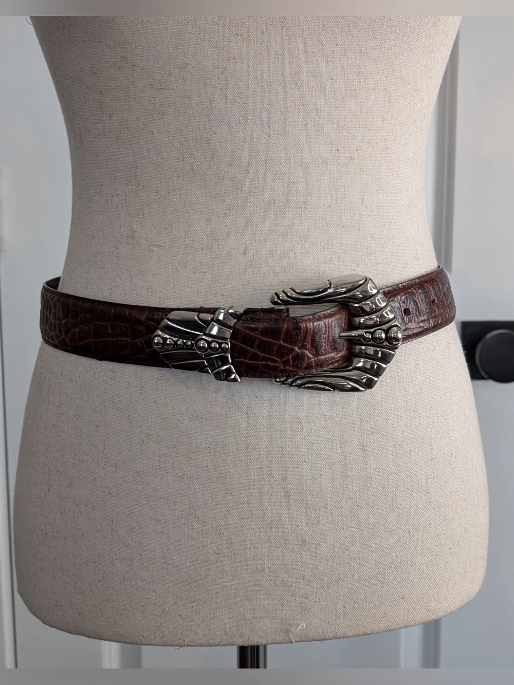 Vintage Captiva Collectibles Brown Croc-Embossed Leather Belt Silver Buckle Sz S